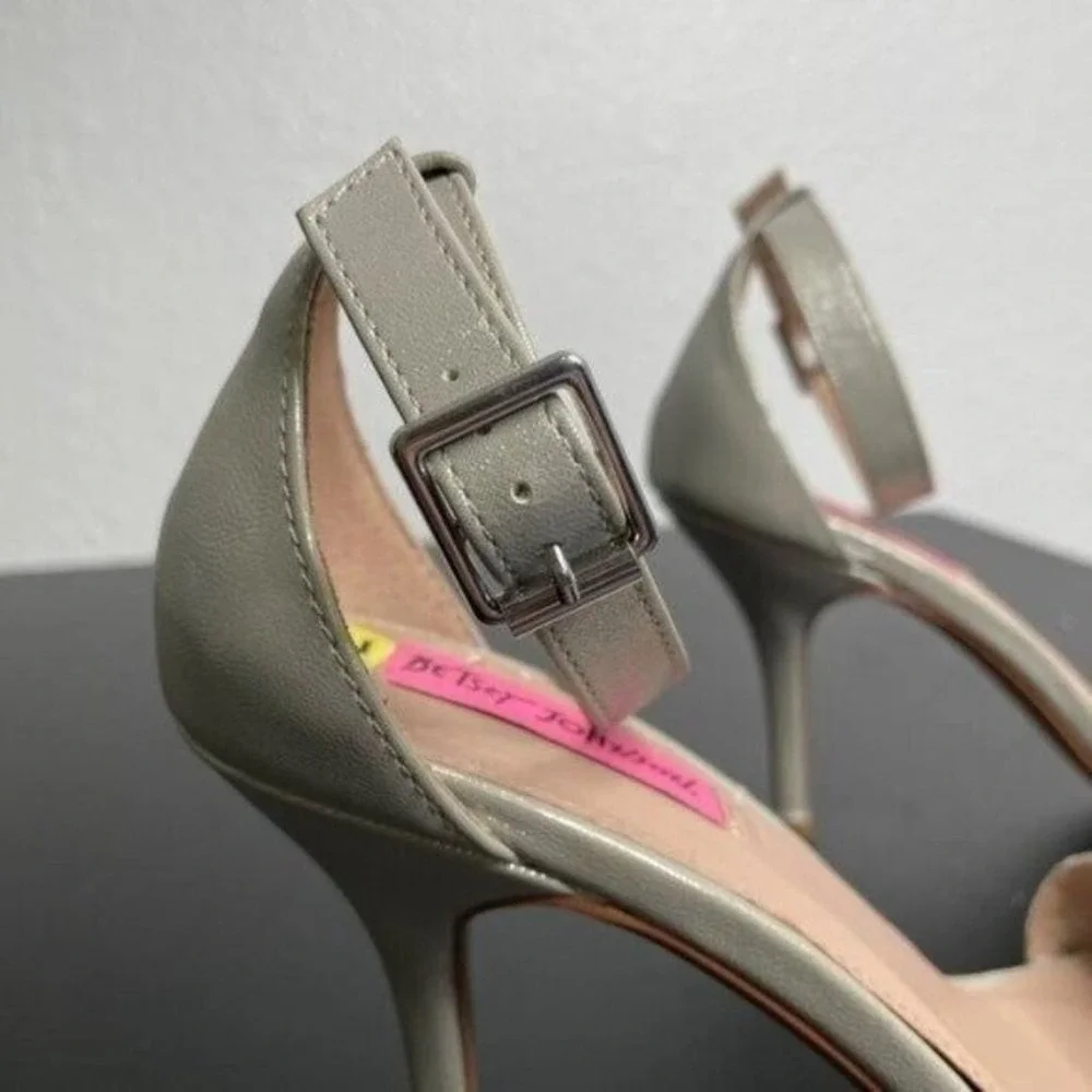Betsey Johnson SB-Mari Champagne Ivory Embellished Stiletto Heel Sandals Size 9